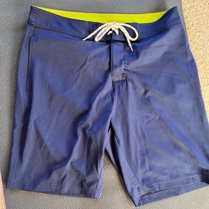 Amazon Essentials 33" Men's Swim Trunks, Dark Blue